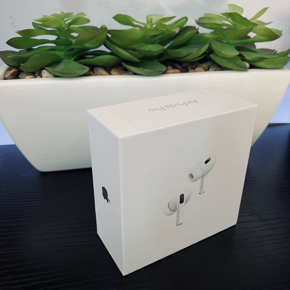 Pods Pro Box in White
